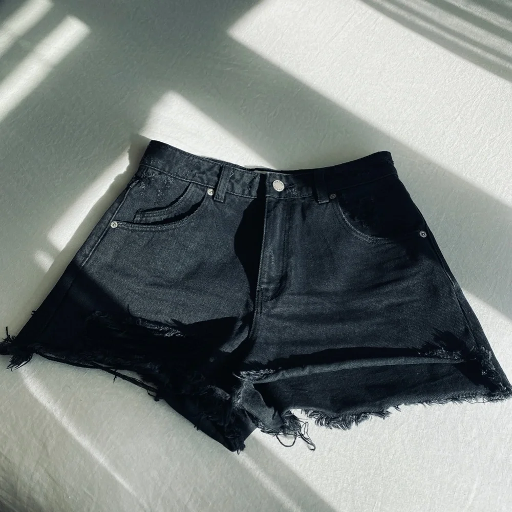 Rolla's High Rise Black Distressed Denim Shorts XS | Vintage Cutoff